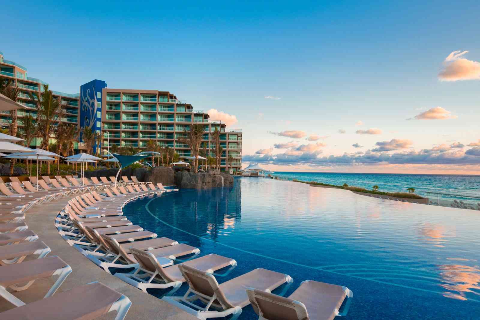 Hard Rock Hotel Cancún Infinity Pool